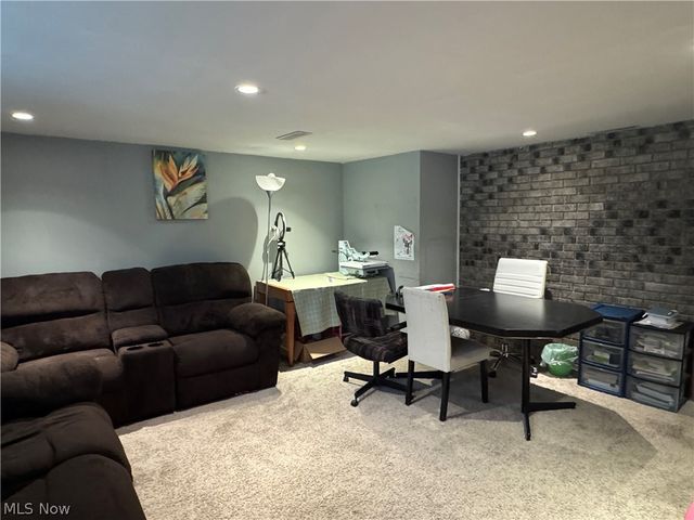 1753 Temple Avenue, Mayfield Heights, OH 44124