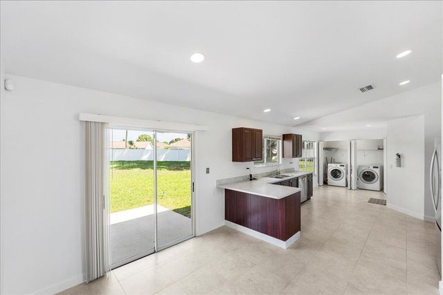2175 SE Heathwood Circle, Port St Lucie, FL 34952