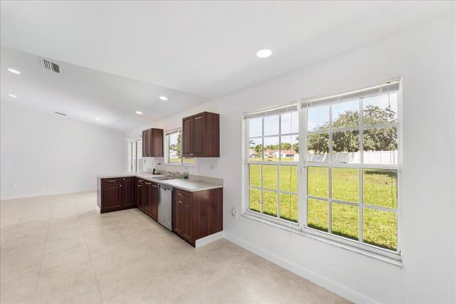 2175 SE Heathwood Circle, Port St Lucie, FL 34952