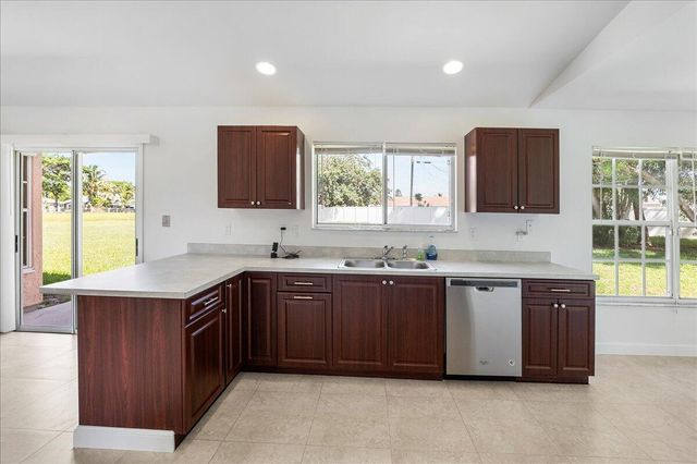 2175 SE Heathwood Circle, Port St Lucie, FL 34952