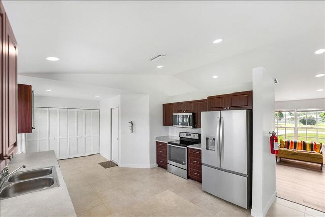 2175 SE Heathwood Circle, Port St Lucie, FL 34952