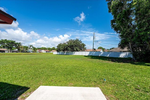 2175 SE Heathwood Circle, Port St Lucie, FL 34952