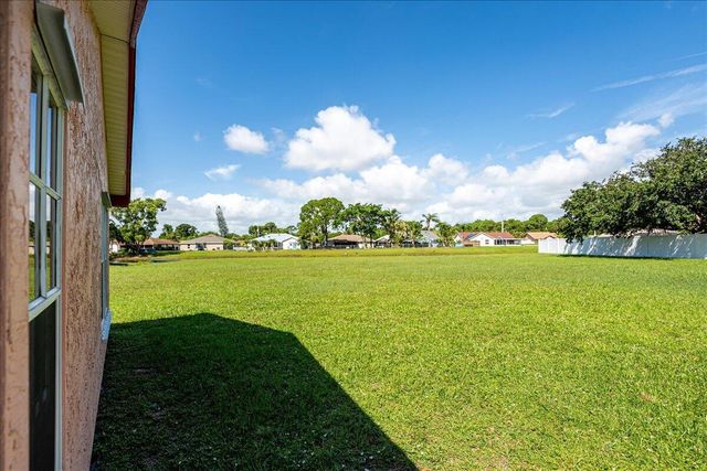 2175 SE Heathwood Circle, Port St Lucie, FL 34952