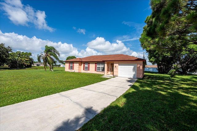 2175 SE Heathwood Circle, Port St Lucie, FL 34952