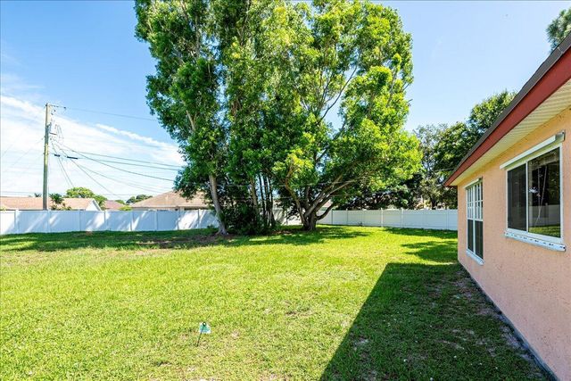 2175 SE Heathwood Circle, Port St Lucie, FL 34952