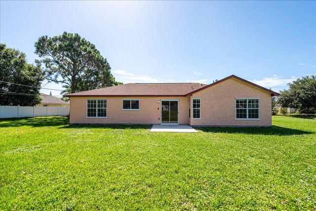 2175 SE Heathwood Circle, Port St Lucie, FL 34952