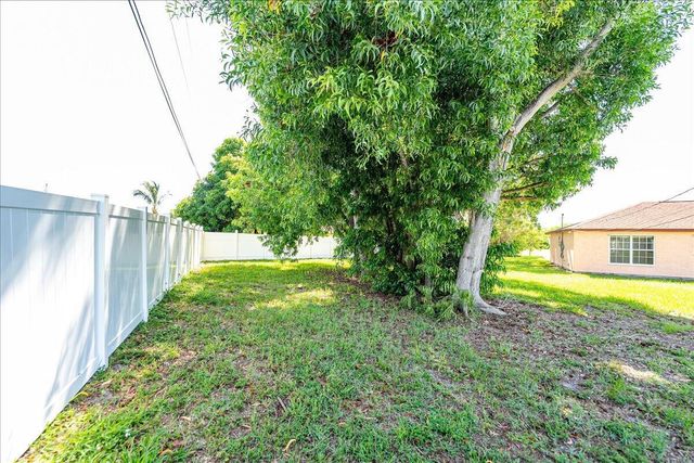 2175 SE Heathwood Circle, Port St Lucie, FL 34952