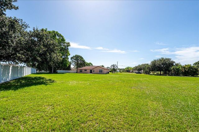 2175 SE Heathwood Circle, Port St Lucie, FL 34952