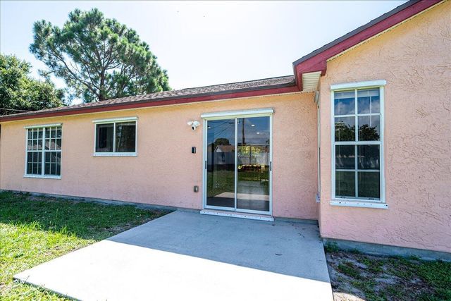 2175 SE Heathwood Circle, Port St Lucie, FL 34952