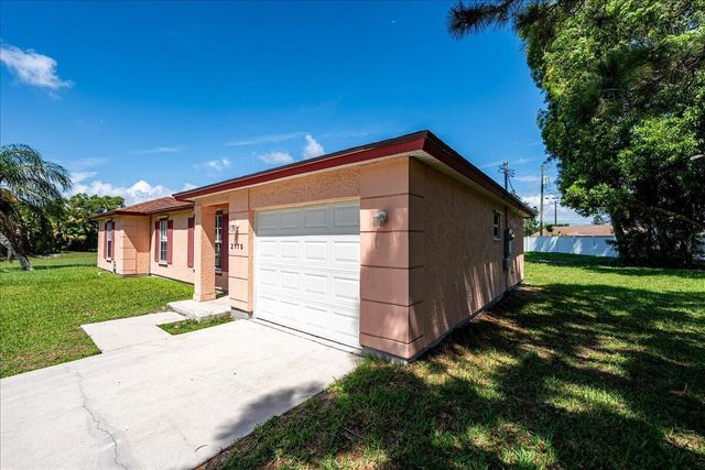2175 SE Heathwood Circle, Port St Lucie, FL 34952