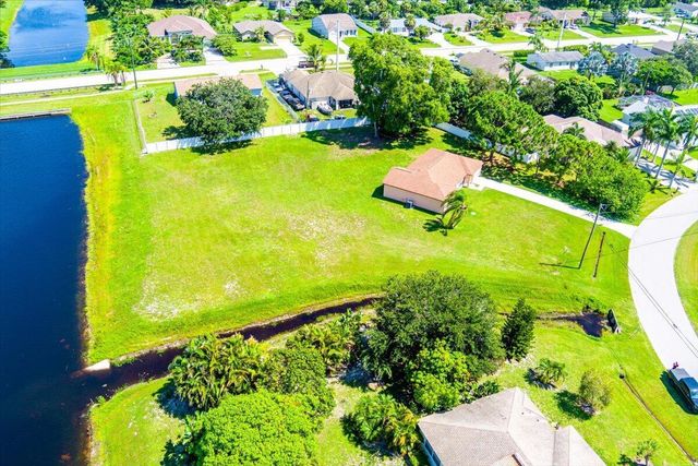 2175 SE Heathwood Circle, Port St Lucie, FL 34952