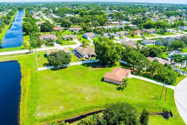 2175 SE Heathwood Circle, Port St Lucie, FL 34952
