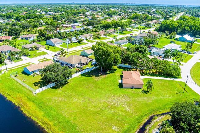 2175 SE Heathwood Circle, Port St Lucie, FL 34952