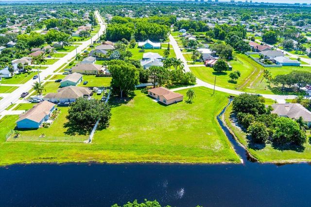 2175 SE Heathwood Circle, Port St Lucie, FL 34952