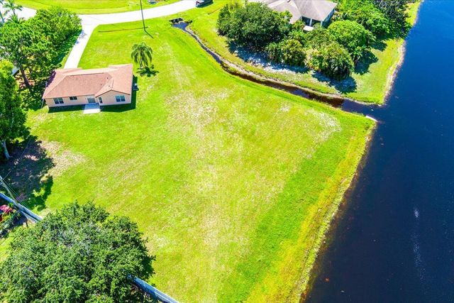 2175 SE Heathwood Circle, Port St Lucie, FL 34952