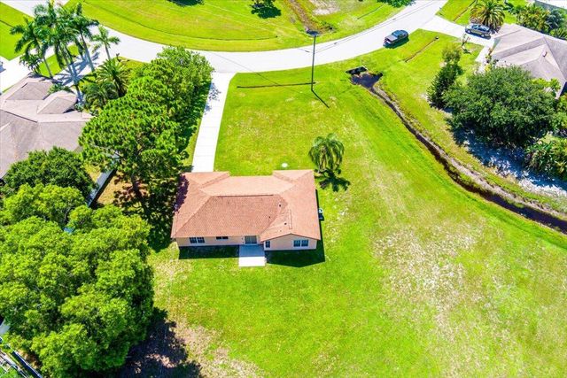 2175 SE Heathwood Circle, Port St Lucie, FL 34952