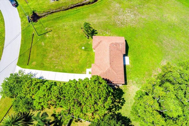 2175 SE Heathwood Circle, Port St Lucie, FL 34952