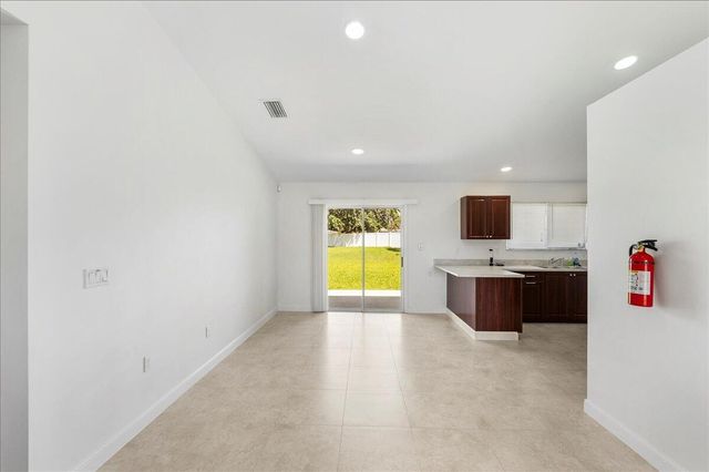 2175 SE Heathwood Circle, Port St Lucie, FL 34952