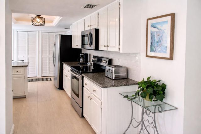 2066 5TH Court SE, Vero Beach, FL 32962