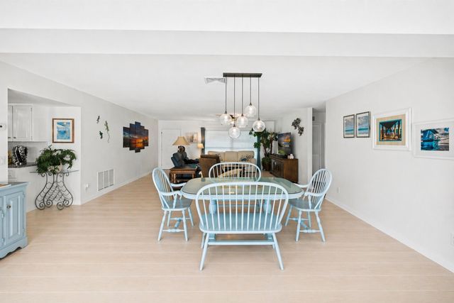 2066 5TH Court SE, Vero Beach, FL 32962