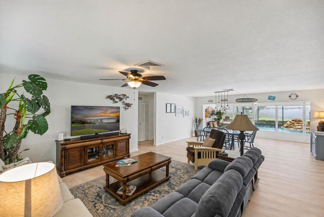 2066 5TH Court SE, Vero Beach, FL 32962