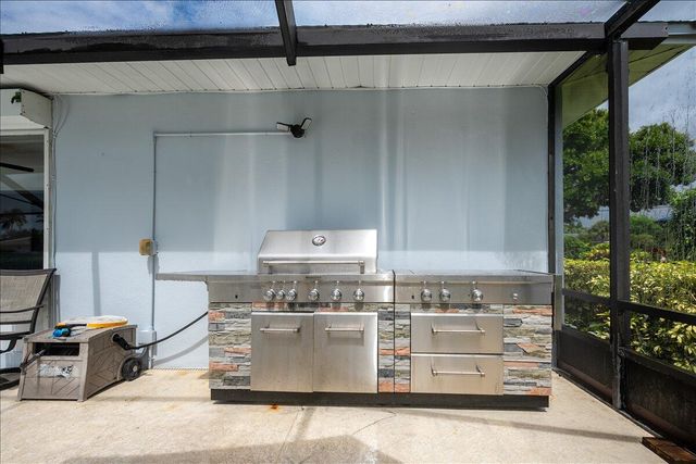 2066 5TH Court SE, Vero Beach, FL 32962