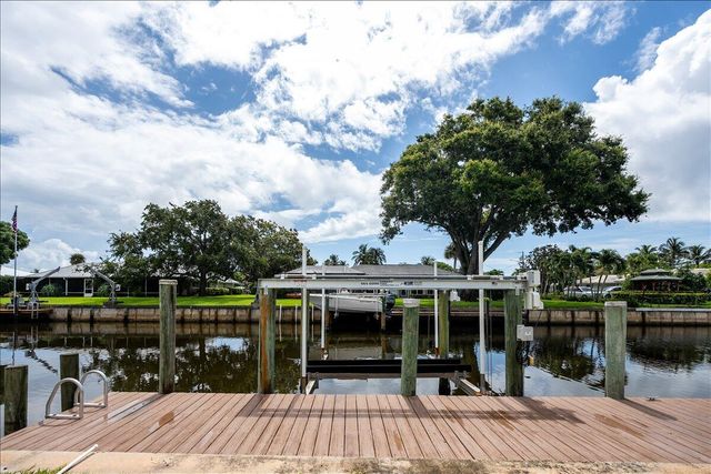 2066 5TH Court SE, Vero Beach, FL 32962