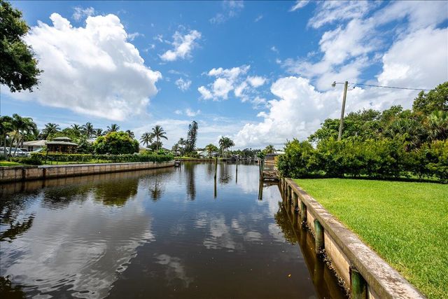 2066 5TH Court SE, Vero Beach, FL 32962