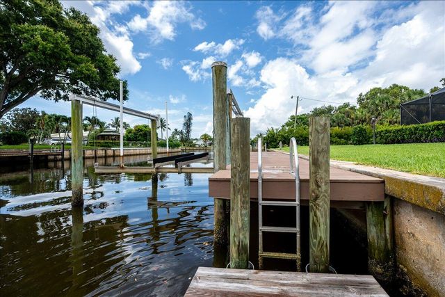 2066 5TH Court SE, Vero Beach, FL 32962