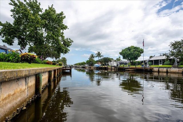 2066 5TH Court SE, Vero Beach, FL 32962