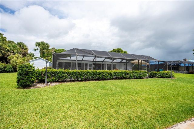 2066 5TH Court SE, Vero Beach, FL 32962