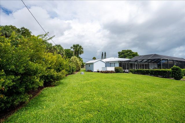2066 5TH Court SE, Vero Beach, FL 32962