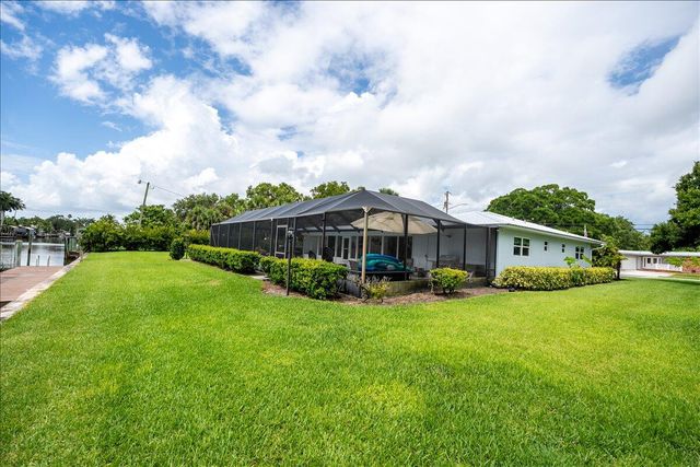 2066 5TH Court SE, Vero Beach, FL 32962