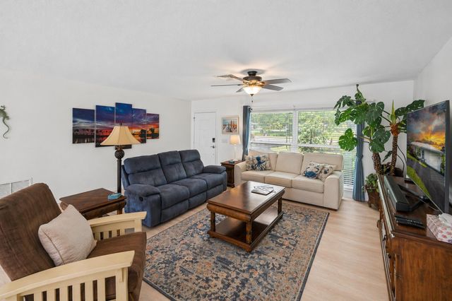2066 5TH Court SE, Vero Beach, FL 32962