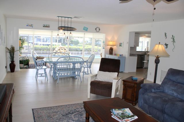 2066 5TH Court SE, Vero Beach, FL 32962