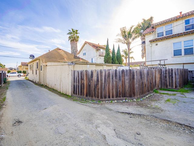 215 Palm Avenue, Watsonville, CA 95076