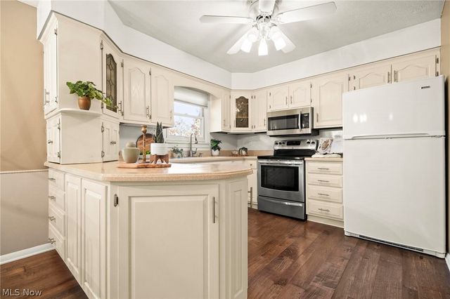 35671 Chesterfield Drive, North Ridgeville, OH 44039
