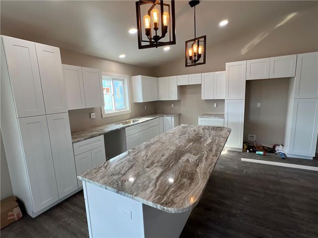 2106 E Cow Creek Lane, Pittsburg, KS 66762