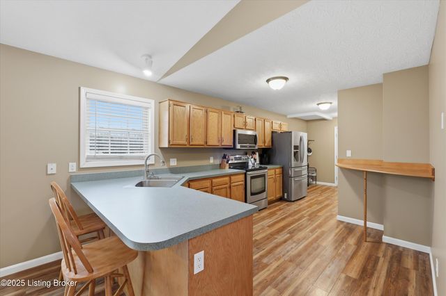 7001 Derby Dr, Crestwood, KY 40014