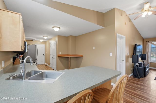 7001 Derby Dr, Crestwood, KY 40014