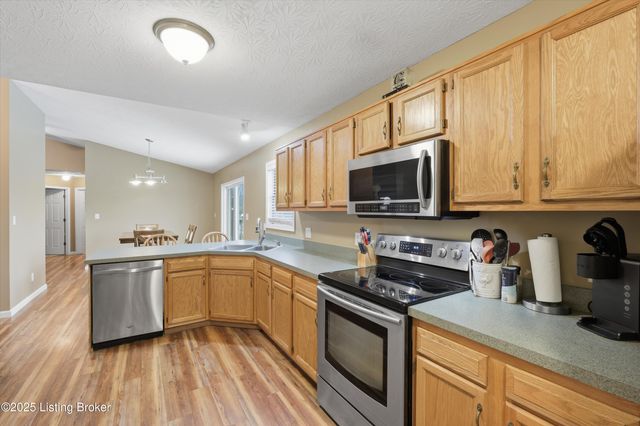 7001 Derby Dr, Crestwood, KY 40014