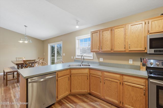 7001 Derby Dr, Crestwood, KY 40014