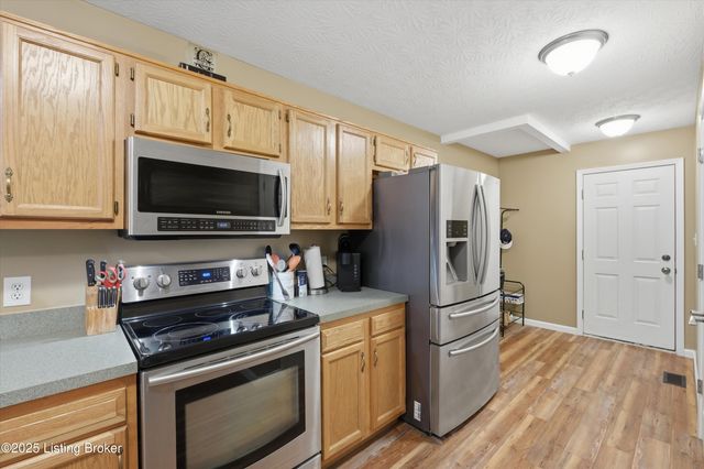 7001 Derby Dr, Crestwood, KY 40014