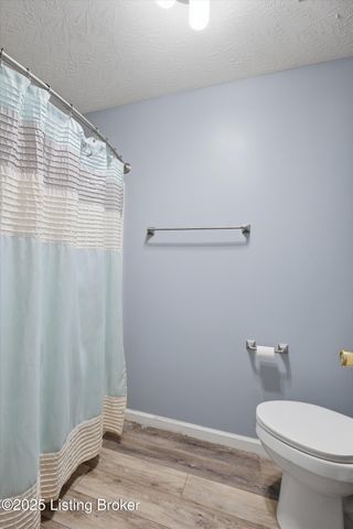 7001 Derby Dr, Crestwood, KY 40014