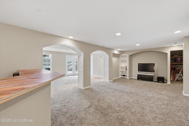 7001 Derby Dr, Crestwood, KY 40014