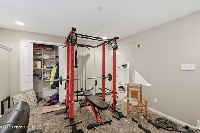 7001 Derby Dr, Crestwood, KY 40014