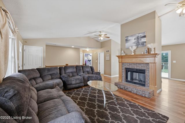 7001 Derby Dr, Crestwood, KY 40014