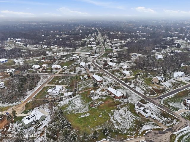 7001 Derby Dr, Crestwood, KY 40014