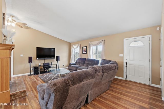 7001 Derby Dr, Crestwood, KY 40014