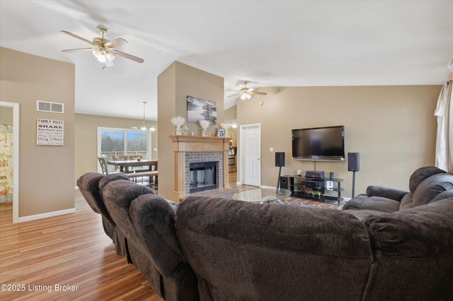 7001 Derby Dr, Crestwood, KY 40014